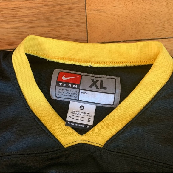 Team Canada Nike 2013 IIHF Livestrong Yellow Jersey - Picture 4 of 4